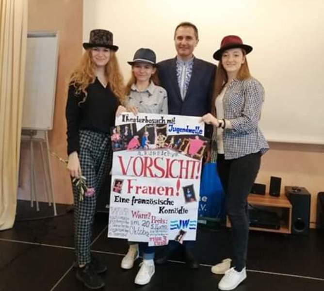 Розробники студентського клубу  Jugendwelle (зліва направо) Олена Добжанська, Мар’яна Чабан і Яна Гаврильчук після успішної презентації свого проекту